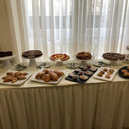 Hotel Hollywood Риччоне Екстер'єр фото